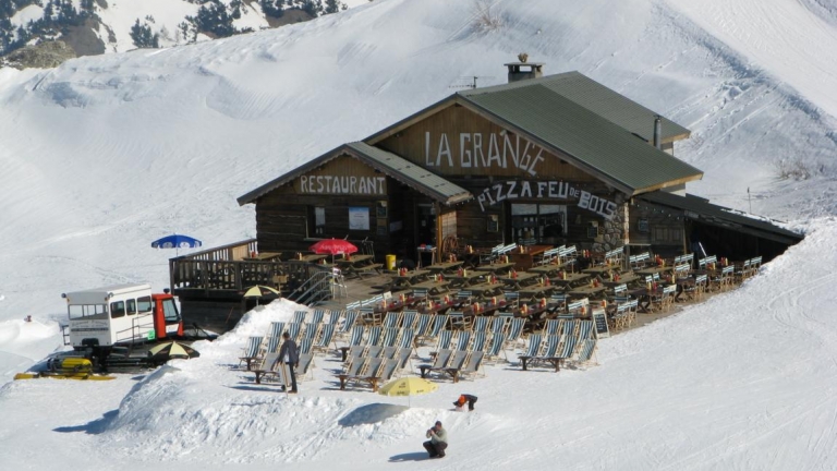 Le restaurant la grange et sa terrasse panoramique