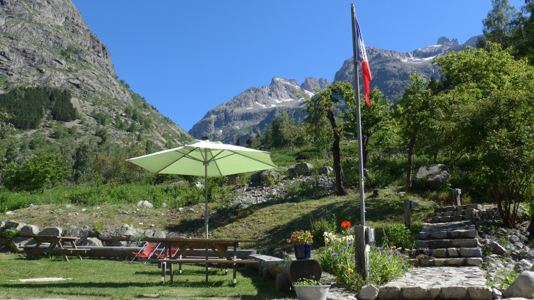 La terrasse du Chalet Alpin dela Brarde