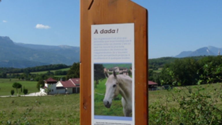 Totem d'information sur le sentier d'interprtation de Jarrie - Champagnier