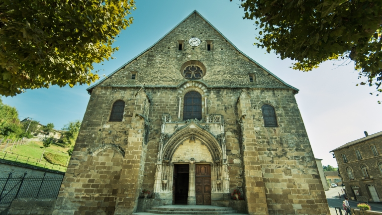 Faade de l'glise abbatiale de Saint-Chef