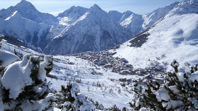 La station des 2 Alpes en hiver