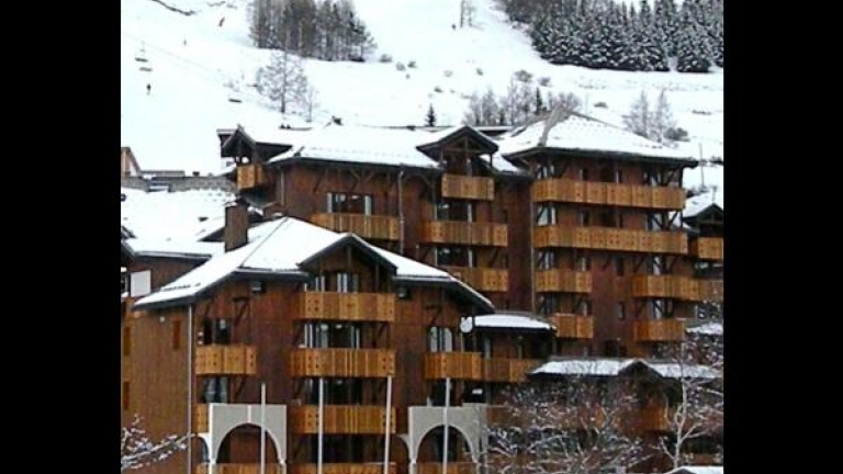 Loue Les Deux Alpes, Appartement au coeur de la station de ski- L'immeuble