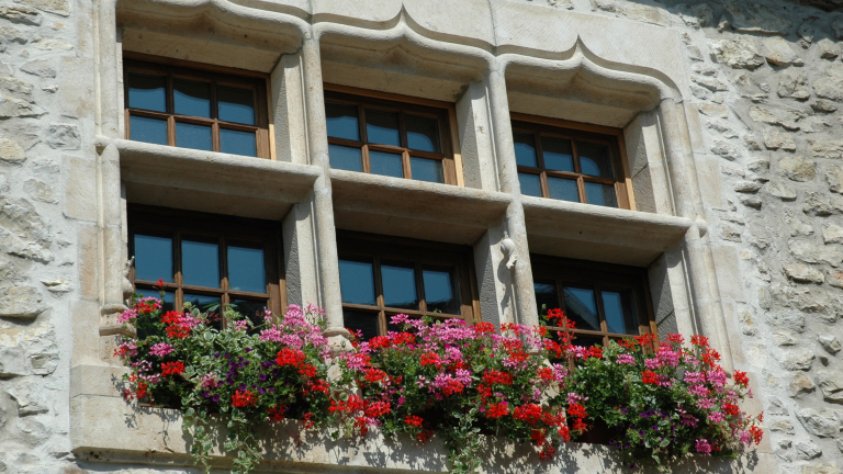 Fentre  Meneaux dans le quartier historique de Morestel - Balcons du Dauphin