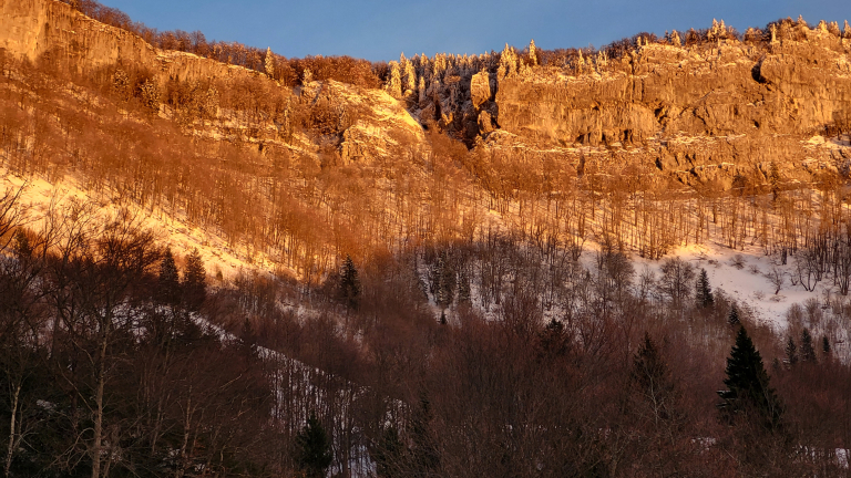 Vue du camping sur le cirque de Malleval