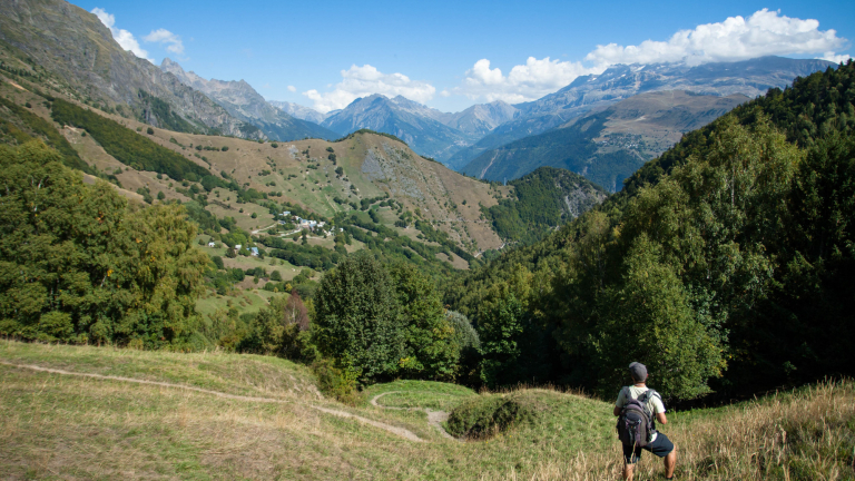 Village d'Oulles en montant au Pas de la Buffe