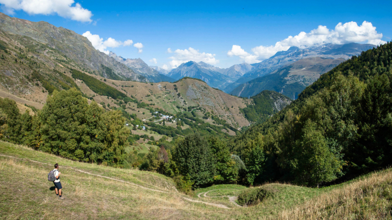 Village d'Oulles en montant au Pas de la Buffe