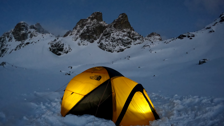 Nuit insolite en tente sur lac gel Chamrousse