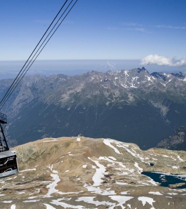 Culminant  3330m d'altitude sur le massif des Grandes Rousses, le Pic Blanc off