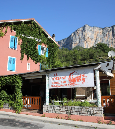 Hotel restaurant entour des belles falaises du Vercors, au coeur des Gorges de la Bourne