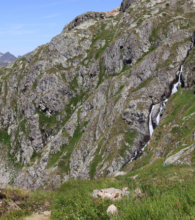 Cascade au-dessus du Refuge de la Fare