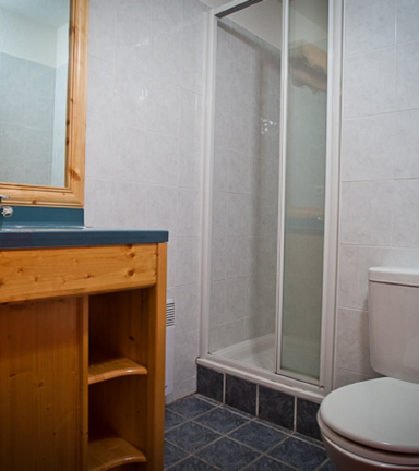 1 chambre avec salles de bain (douche) privatives - Autres 4 salles de Bain avec baignoire