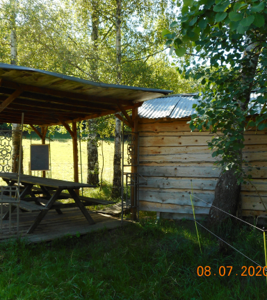 tables de pique-niques et toilettes sches