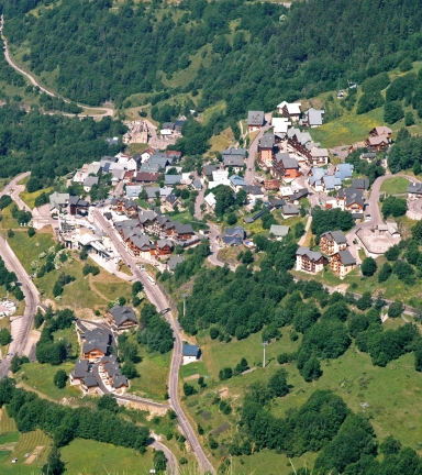 Vaujany village t