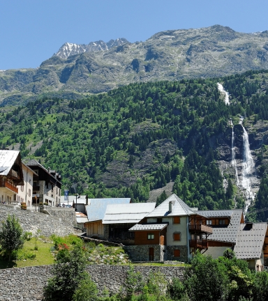 Vaujany village t