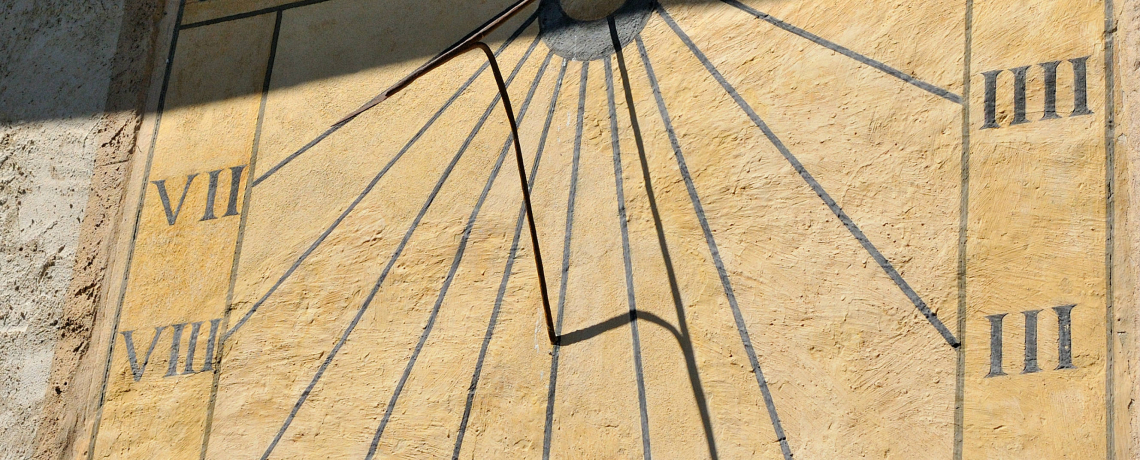 Cadran solaire sur l'glise de La Garde