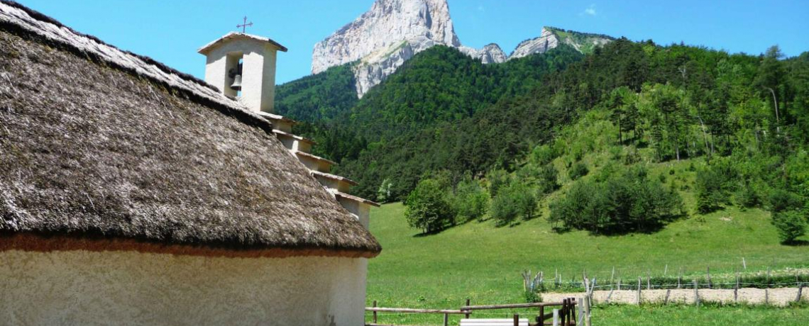 Chapelle de Trzanne et le Mont Aiguille