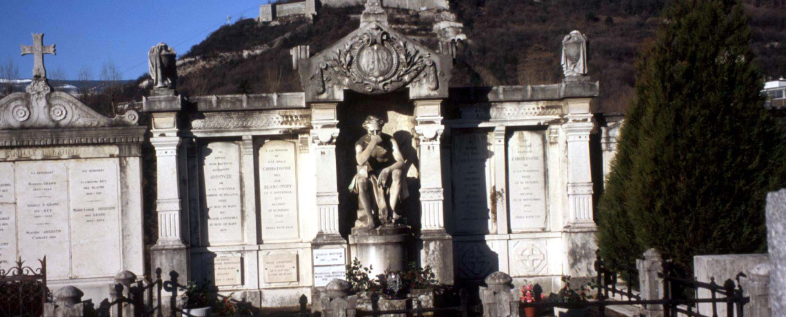 Tombe au Cimetire Saint-Roch