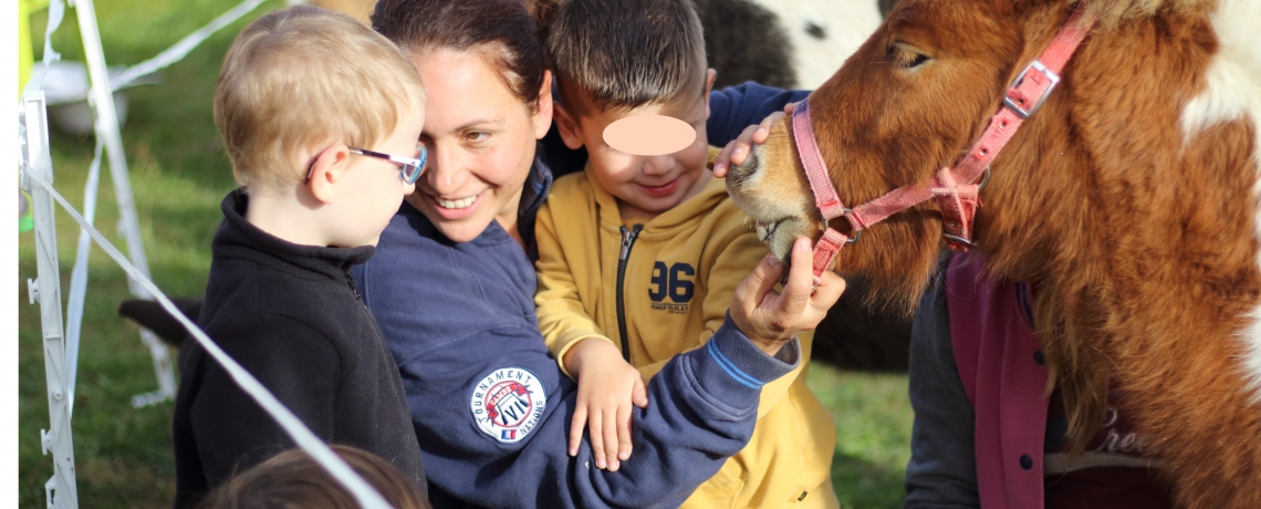 Un poney pour grandir à la ferme Epona à Châtonnay pour les 2-4 ans