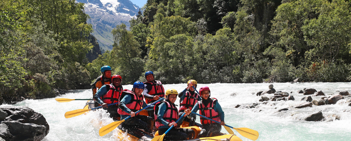 Rapide sur le veneon avec glacier des fetoule en arriere plan