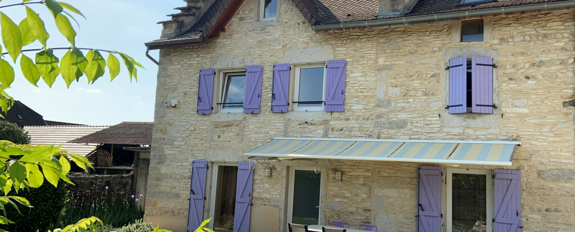 Vue extrieure du gte O Relais des Gardes de Bouvesse-Quirieu - au bord de la ViaRhona