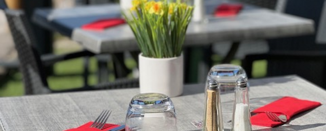 Terrasse de L'Etrier, restaurant  Morestel - Balcons du Dauphin