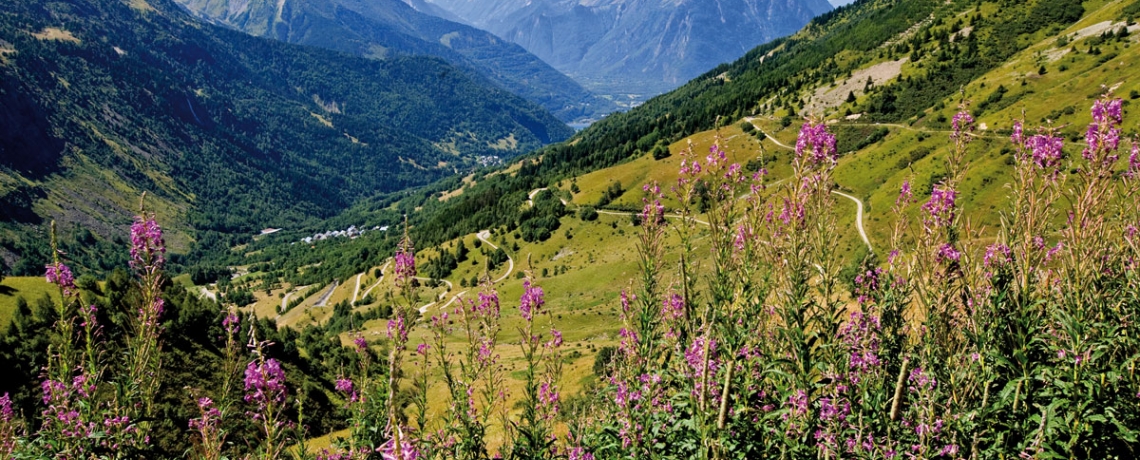 Vue sur Vaujany depuis le Col du Sabot