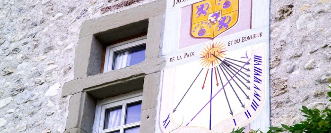 Cadran solaire sur un mur