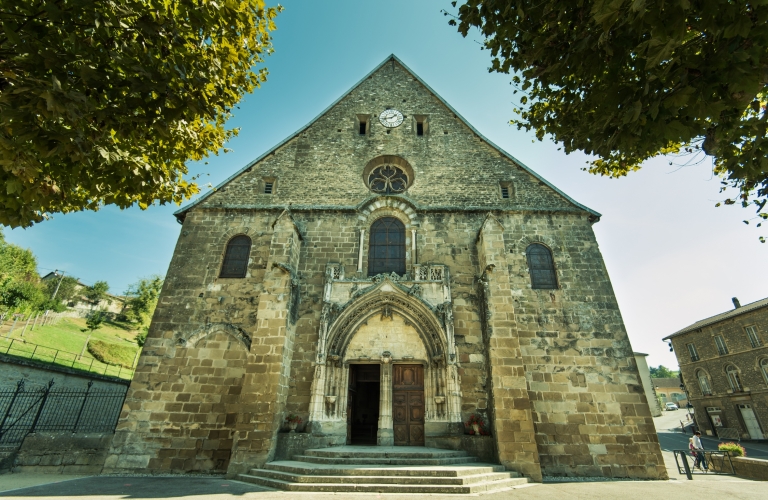 Faade de l'glise abbatiale de Saint-Chef