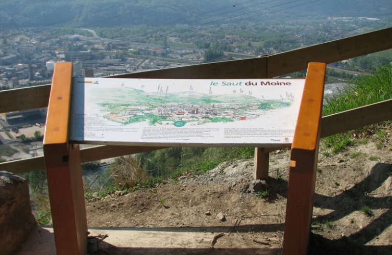 Table de lecture au Saut du Moine