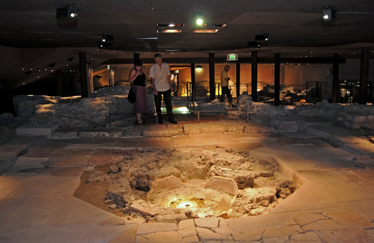 Le premier baptistère - Musée de l&#039;ancien Évêché