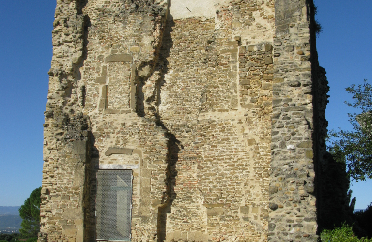 Tour et vestiges de l&#039;ancien château d&#039;Anjou