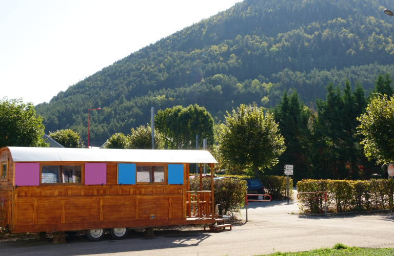 Extrieur de la roulotte, bois, soleil, fort