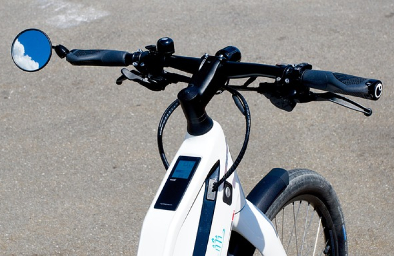 Borne de rechargement pour vélos électriques