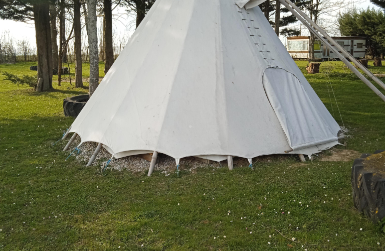 Tipi au Camping à la Ferme de Bellevue