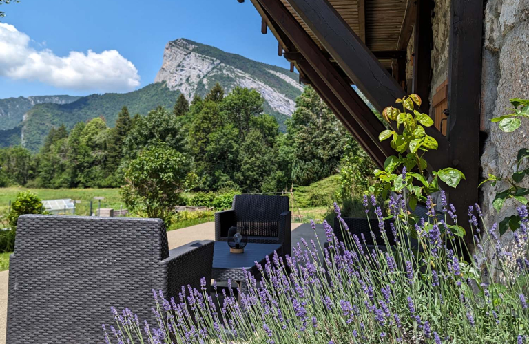 Terrasse avec vue sur Roche-Veyrand