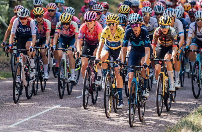 Passage Du Tour De France Femmes Avec ZWIFT Étape Finale Le Grand Bornand – L’Alpe D’Huez