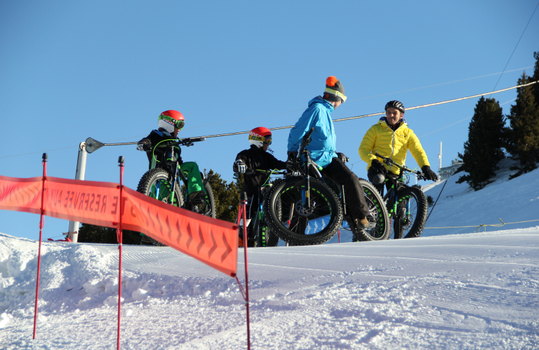 Image de VTT sur neige encadr