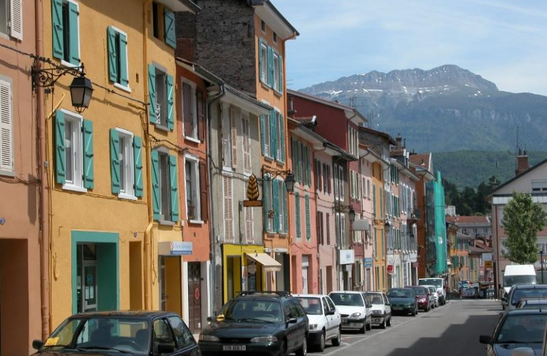 Voiron patrimoine 01 rue sermorens et vue sur la sure