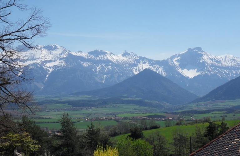 Chaine de Dévoluy, à gauche le Grand-Ferrand, vue depuis Mens