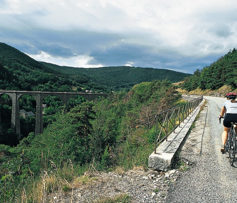 Le pont en direction de la Mure