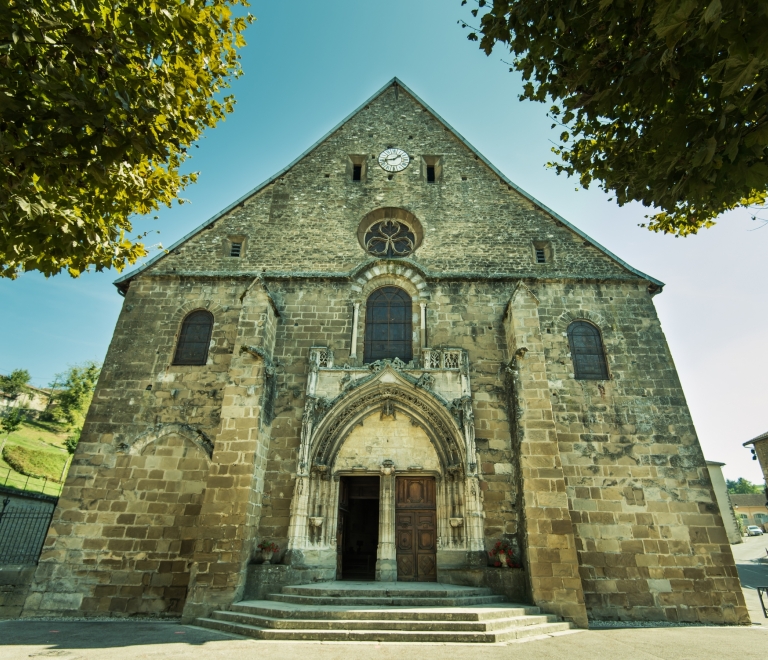 Faade de l'glise abbatiale de Saint-Chef