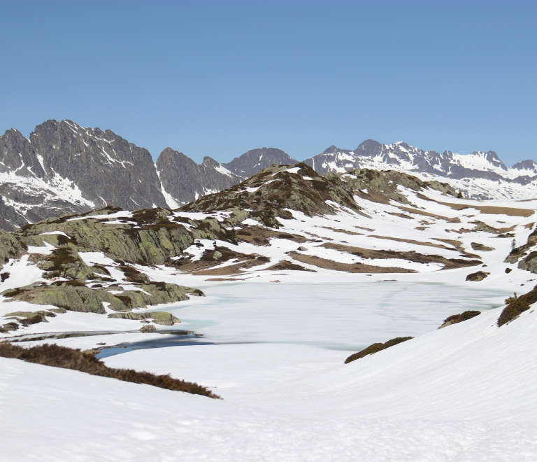 Le Lac Besson sous le soleil du printemps