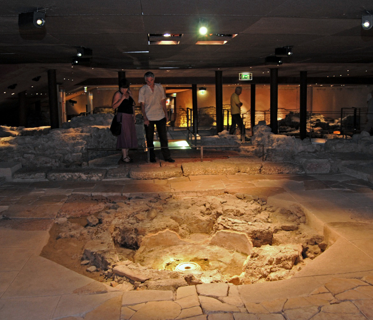 Le premier baptistère - Musée de l&#039;ancien Évêché