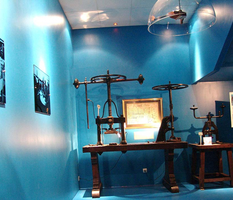 ARHOME - Musée de la fixation et de l&#039;innovation industrielle