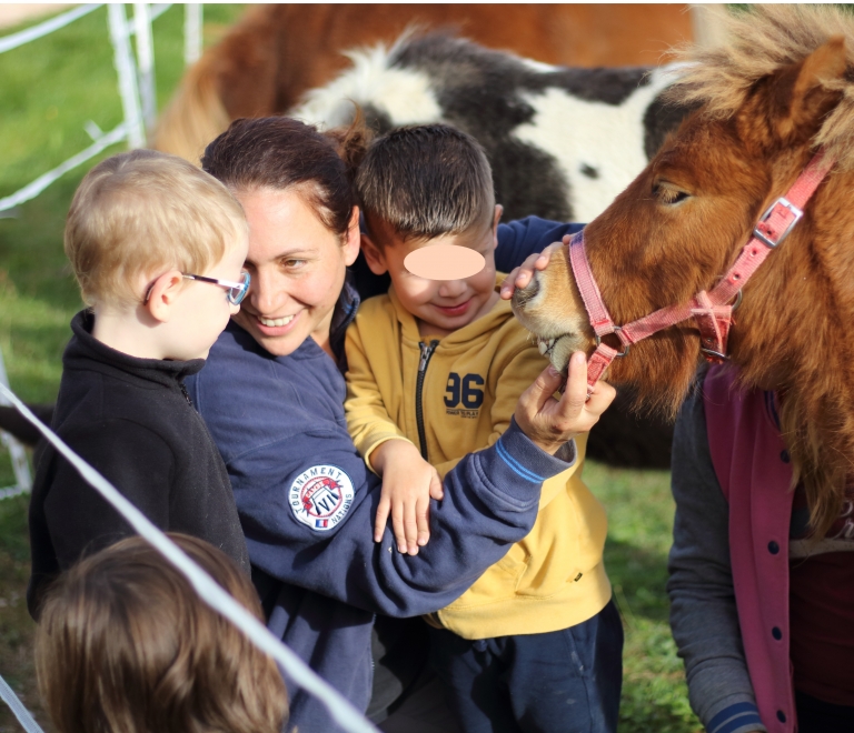 Un poney pour grandir à la ferme Epona à Châtonnay pour les 2-4 ans