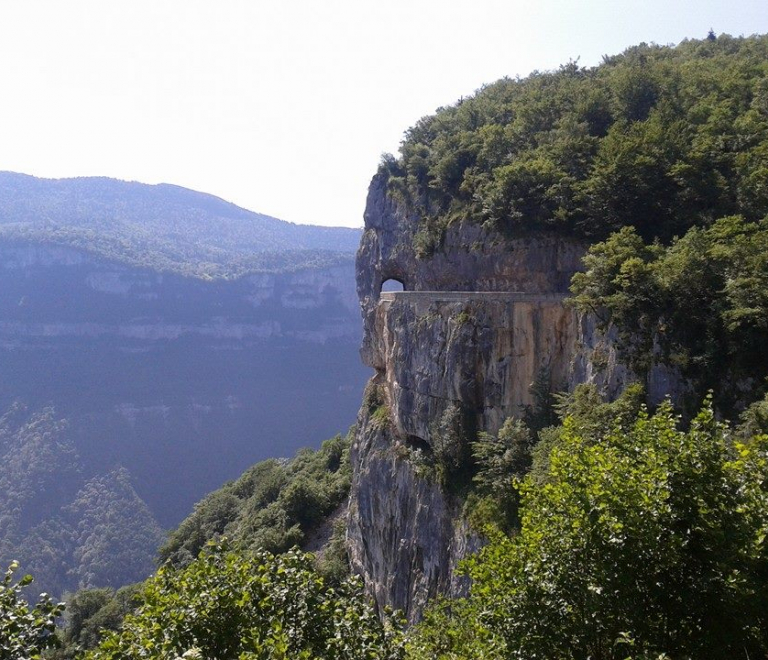 Route et cirque de Combe Laval